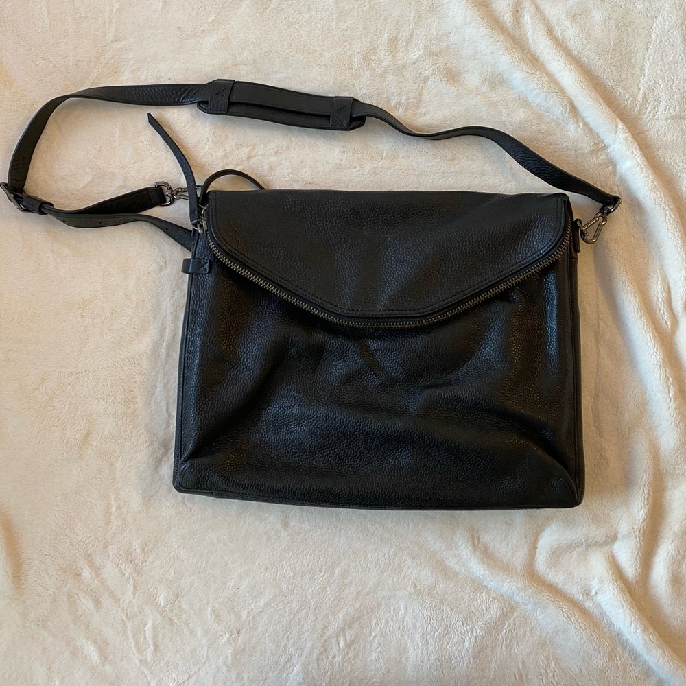 Tumi leather shoulder bag like new - BEAUTIFUL